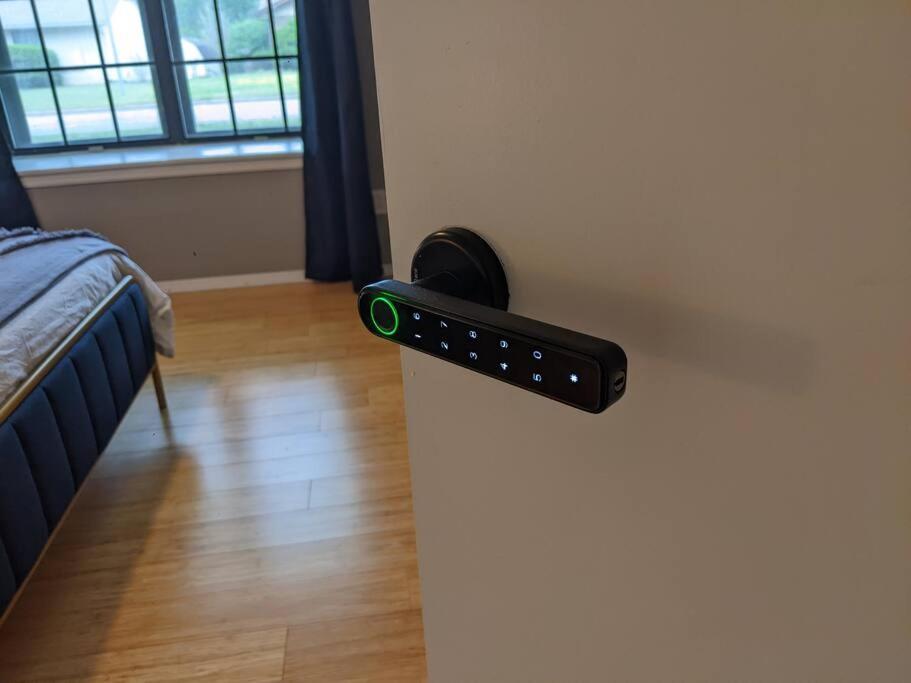 Centrally Located In Rogers And Bentonville! -Private Rooms الغرفة الصورة