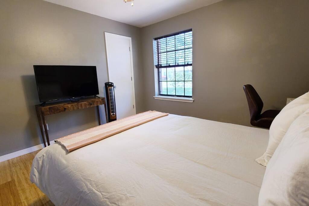 Centrally Located In Rogers And Bentonville! -Private Rooms المظهر الخارجي الصورة