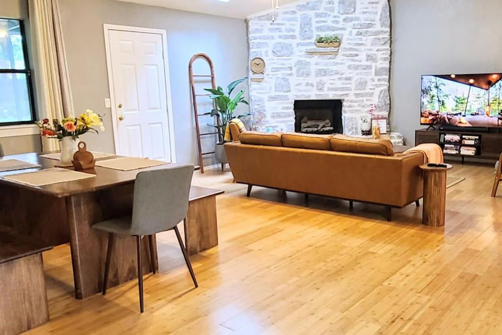 Centrally Located In Rogers And Bentonville! -Private Rooms المظهر الخارجي الصورة