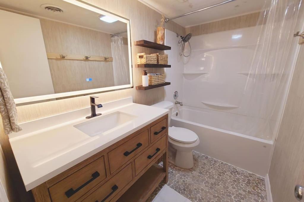 Centrally Located In Rogers And Bentonville! -Private Rooms المظهر الخارجي الصورة