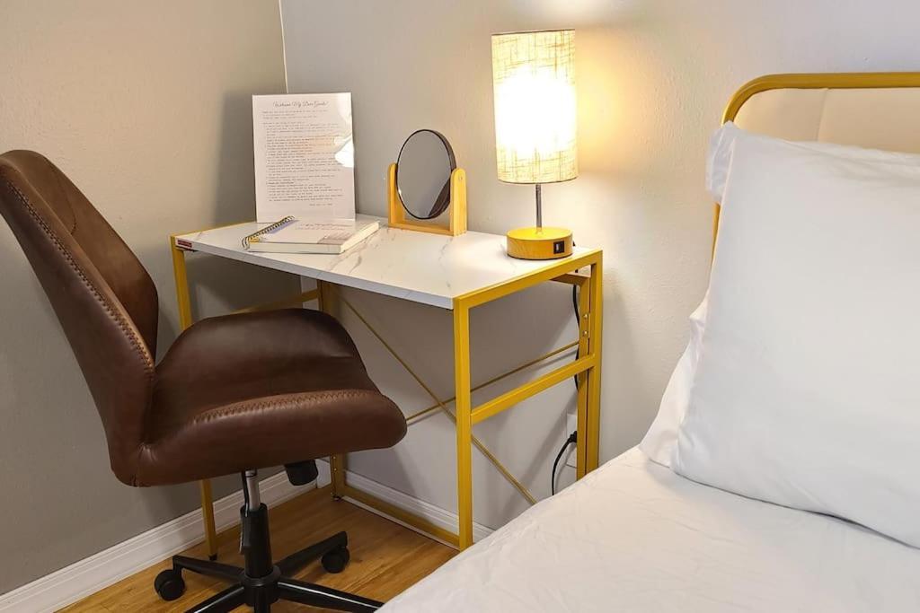 Centrally Located In Rogers And Bentonville! -Private Rooms المظهر الخارجي الصورة