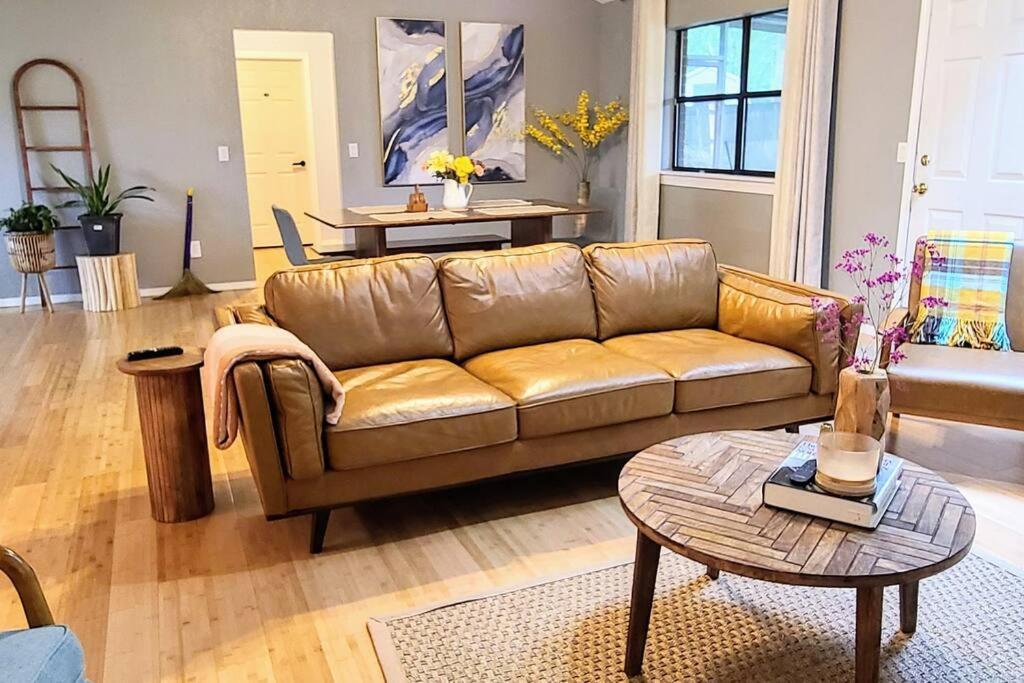 Centrally Located In Rogers And Bentonville! -Private Rooms المظهر الخارجي الصورة